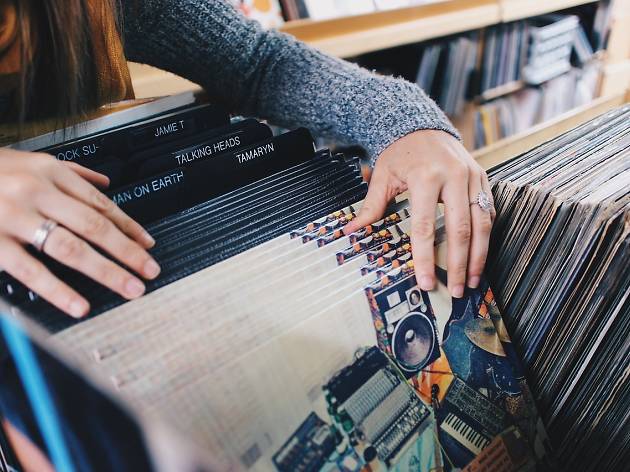 Après Noël, énorme destockage de vinyles à partir de 2 € Après Noël, énorme destockage de vinyles à partir de 2 €