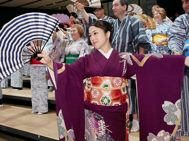 Traditional Culture Experience Programs for Foreign Visitors: Japanese dance workshop Traditional Culture Experience Programs for Foreign Visitors: Japanese dance workshop