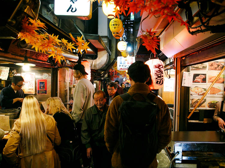 Bar Hopping Tour in Shinjuku