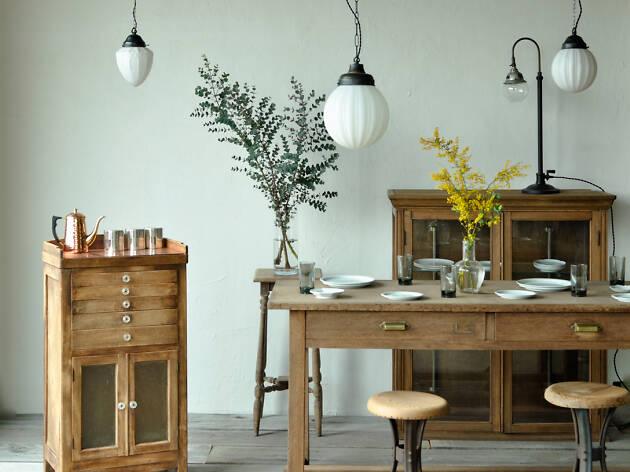 pop up table and chairs