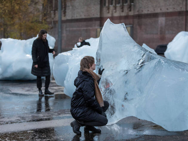 Olafur Eliasson has put chunks of melting glacier ice outside Tate Modern Olafur Eliasson has put chunks of melting glacier ice outside Tate Modern
