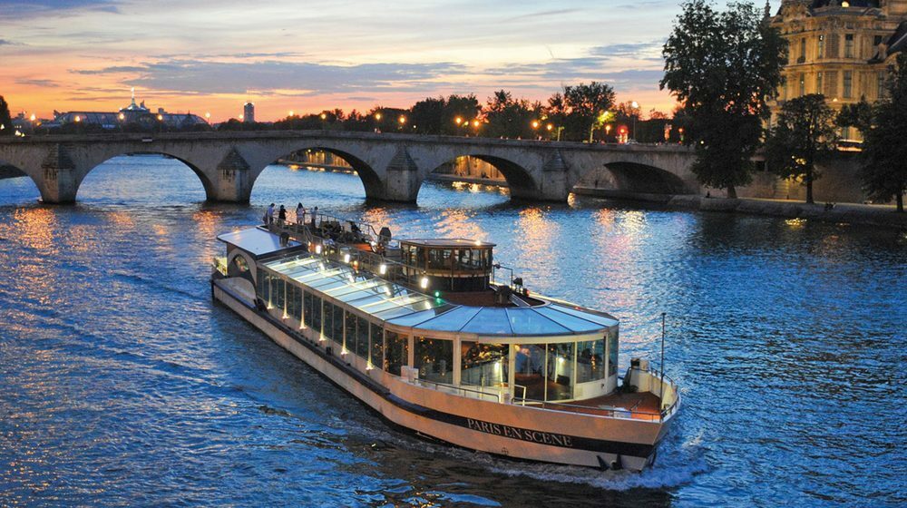 small boat cruise paris