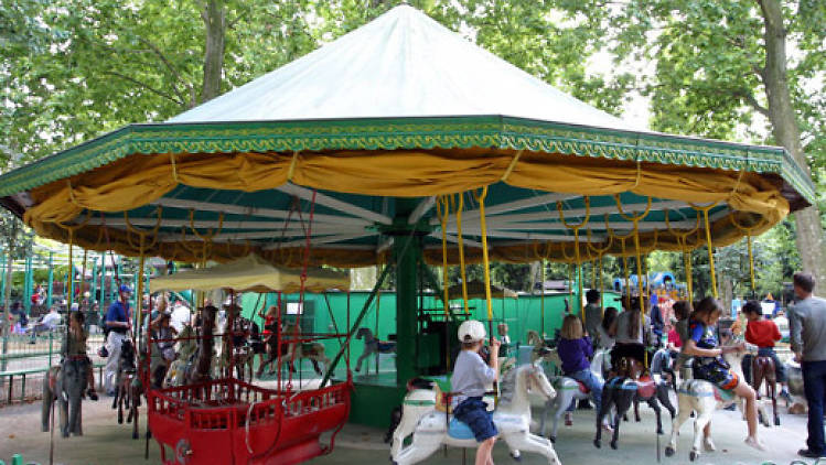 Le manège Garnier au jardin du Luxembourg