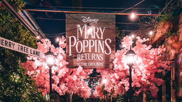 Marry Poppins pop-up. 