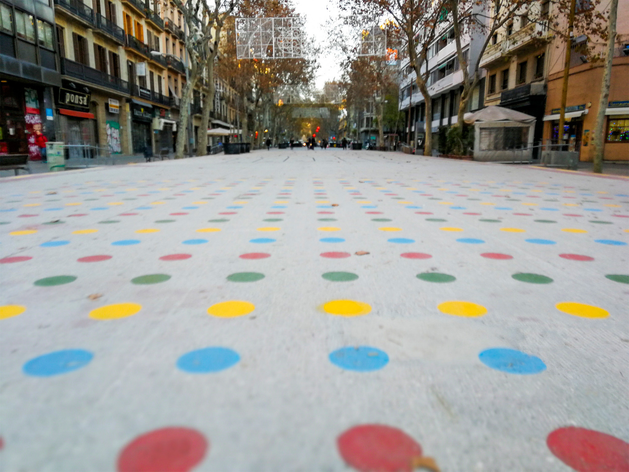 Twister gegant a Ronda de Sant Antoni