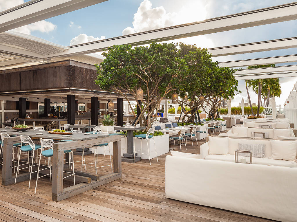 21 Best Rooftop Bars in Miami for Spectacular Views of the City