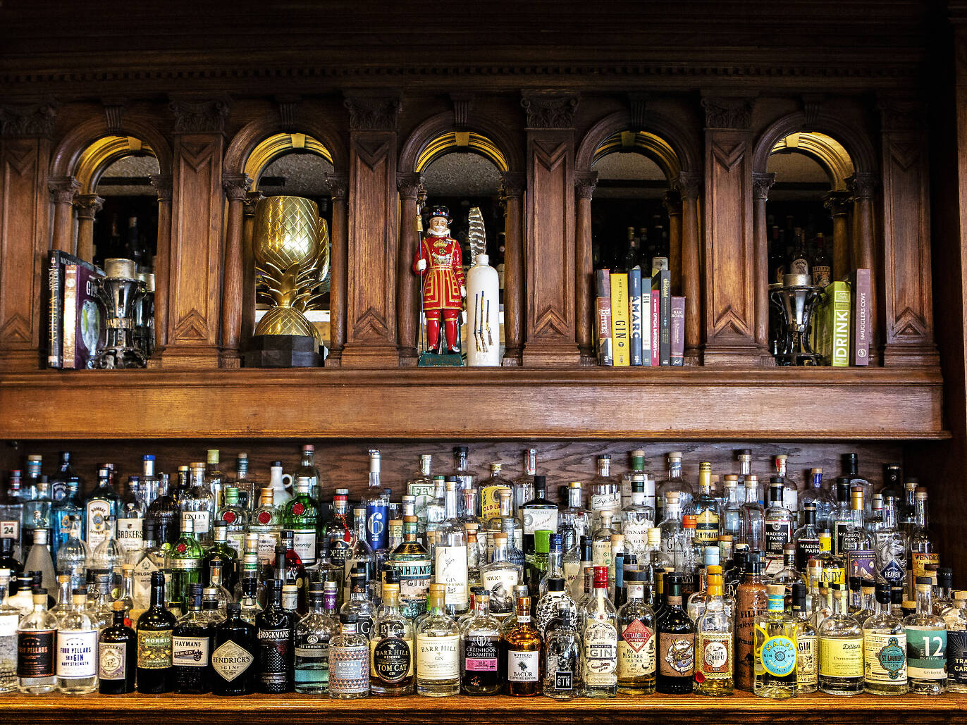 23 Best Sports Bars in Montreal to Catch the Game and Drink Up