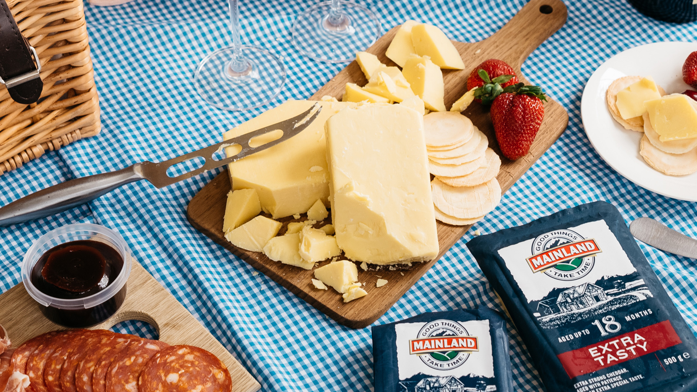 How to pack the perfect picnic with Mainland Cheese