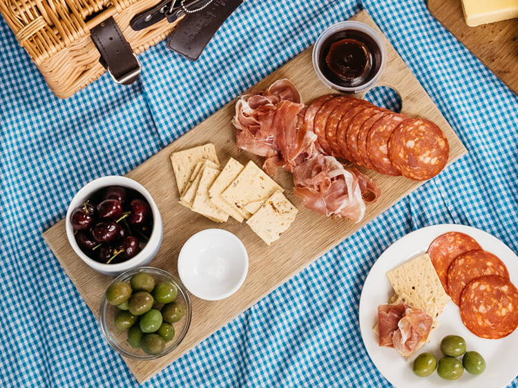 Cured meats and crackers