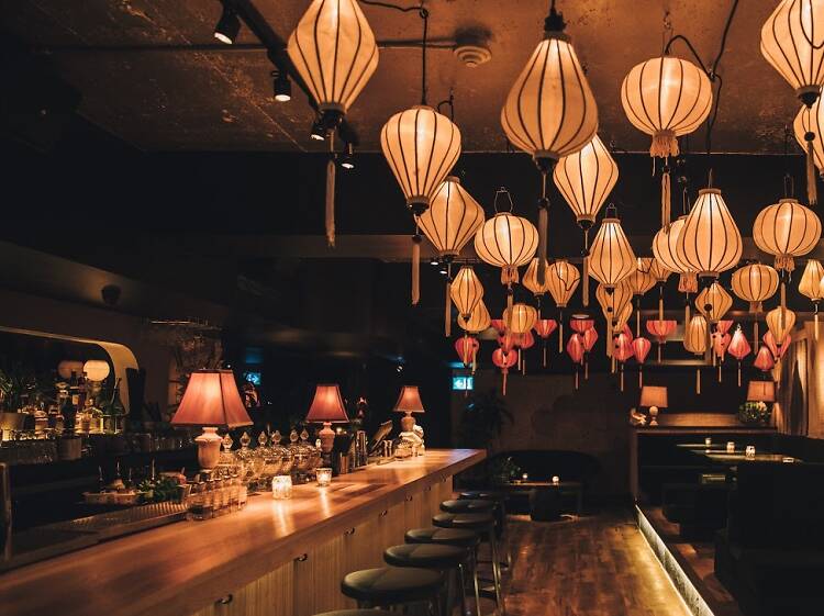 21 Best Mile End Bars in Montreal to Have a Drink at Tonight