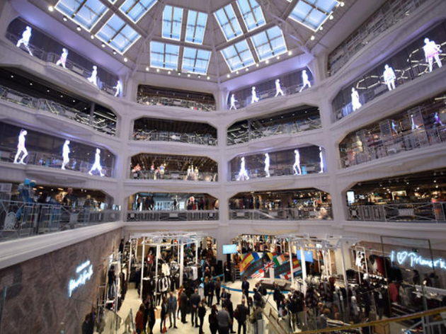 Primark abrirá una tienda gigante en plaza Catalunya Tienda de Primark en Gran Vía de Madrid
