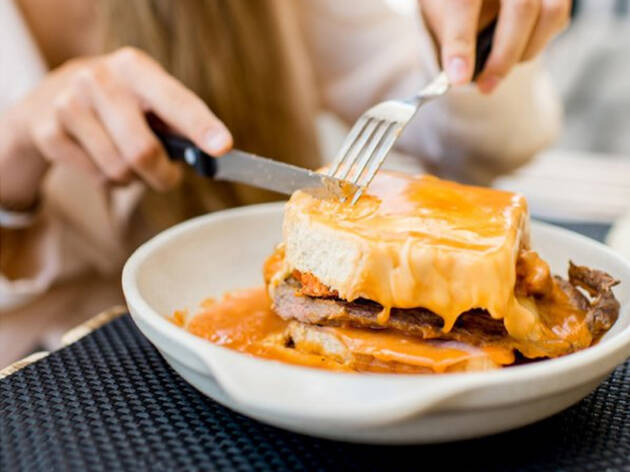 Clássicos da Cozinha Portuguesa – A Francesinha Clássicos da Cozinha Portuguesa – A Francesinha