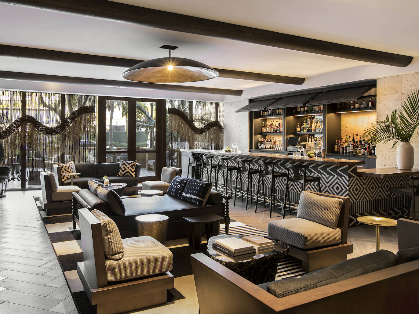 19 Best Bars in South Beach To Avoid The Tourist Traps