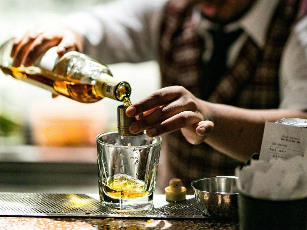 19 Best Happy Hour Deals in Singapore For Cheap Drinks