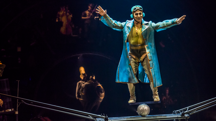 Martin Girard, Costumes: Philippe Guillotel © 2014 Cirque du Soleil