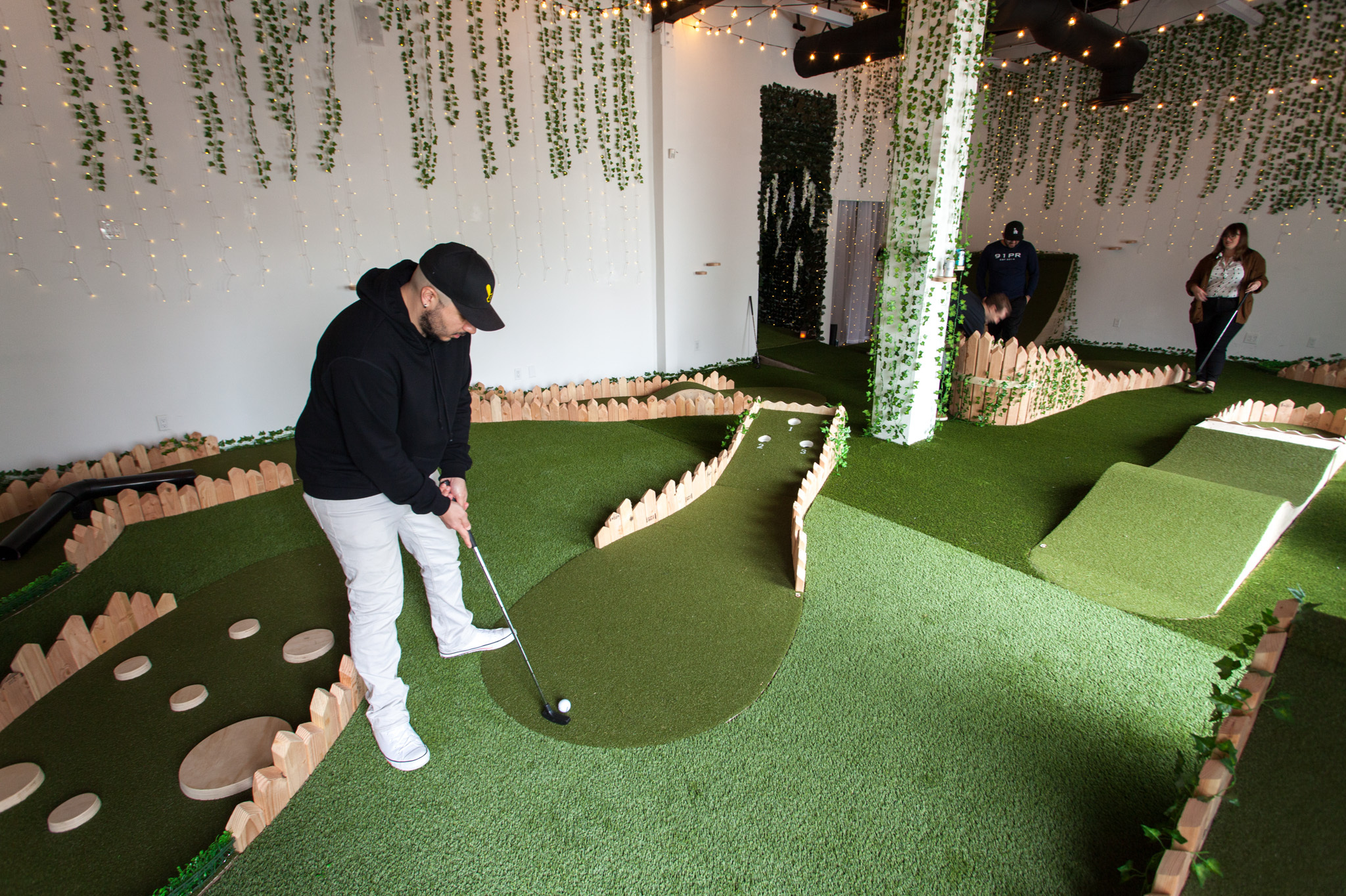 Hole 19, L.A.'s new mini-golf bar pop 