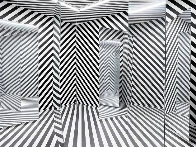Espace à pénétrer avec trame (Variation du labyrinthe de 1963), Julio Le Parc Julio Le Parc: Light–Mirror
