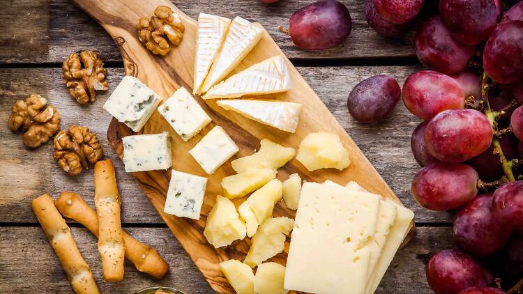 Cheese plate: Emmental, Camembert cheese, blue cheese, bread sticks, walnuts, grapes