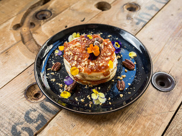 Panquecas pumpkin spicy com amores perfeitos do Fauna & Flora Panquecas pumpkin spicy com amores perfeitos do Fauna & Flora
