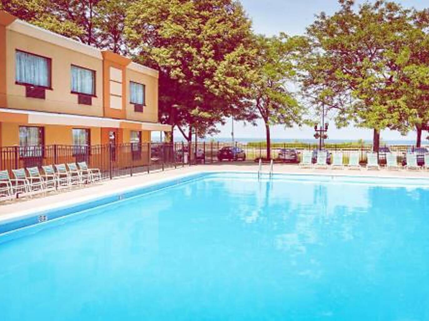 7 cheap hotels in chicago for the best budget stays in chicago il