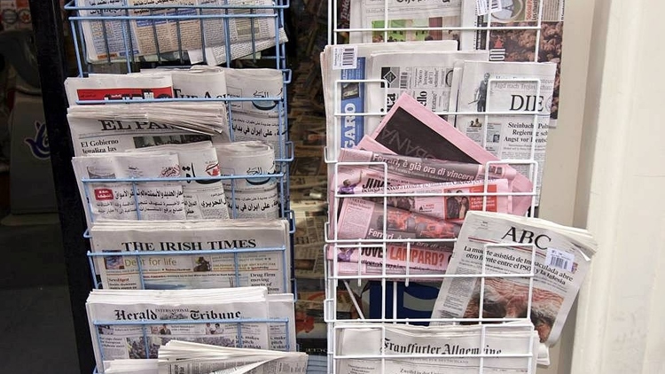 SHOPPING_Newspapers_Credit_HeloiseBergman_Topic.jpg