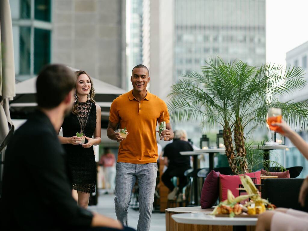 23 Best Rooftop Bars in Montreal To Check Out For Booze with Views