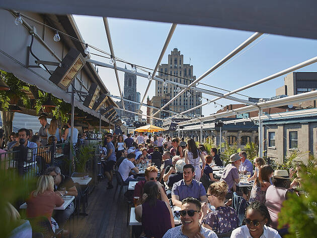 19 Best Rooftop Bars In Montreal To Have A Drink With A View