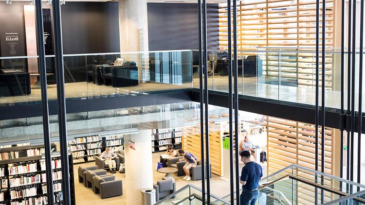 Visiter la Bibliothèque et Archives nationales du Québec (BAnQ)