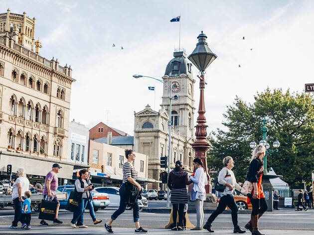 Ballarat Heritage Weekend People crossing street in Ballarat CBD