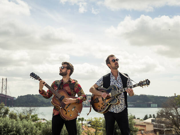 Mano a Mano: a história de guitarras dos irmãos Santos Mano a Mano: a história de guitarras dos irmãos Santos