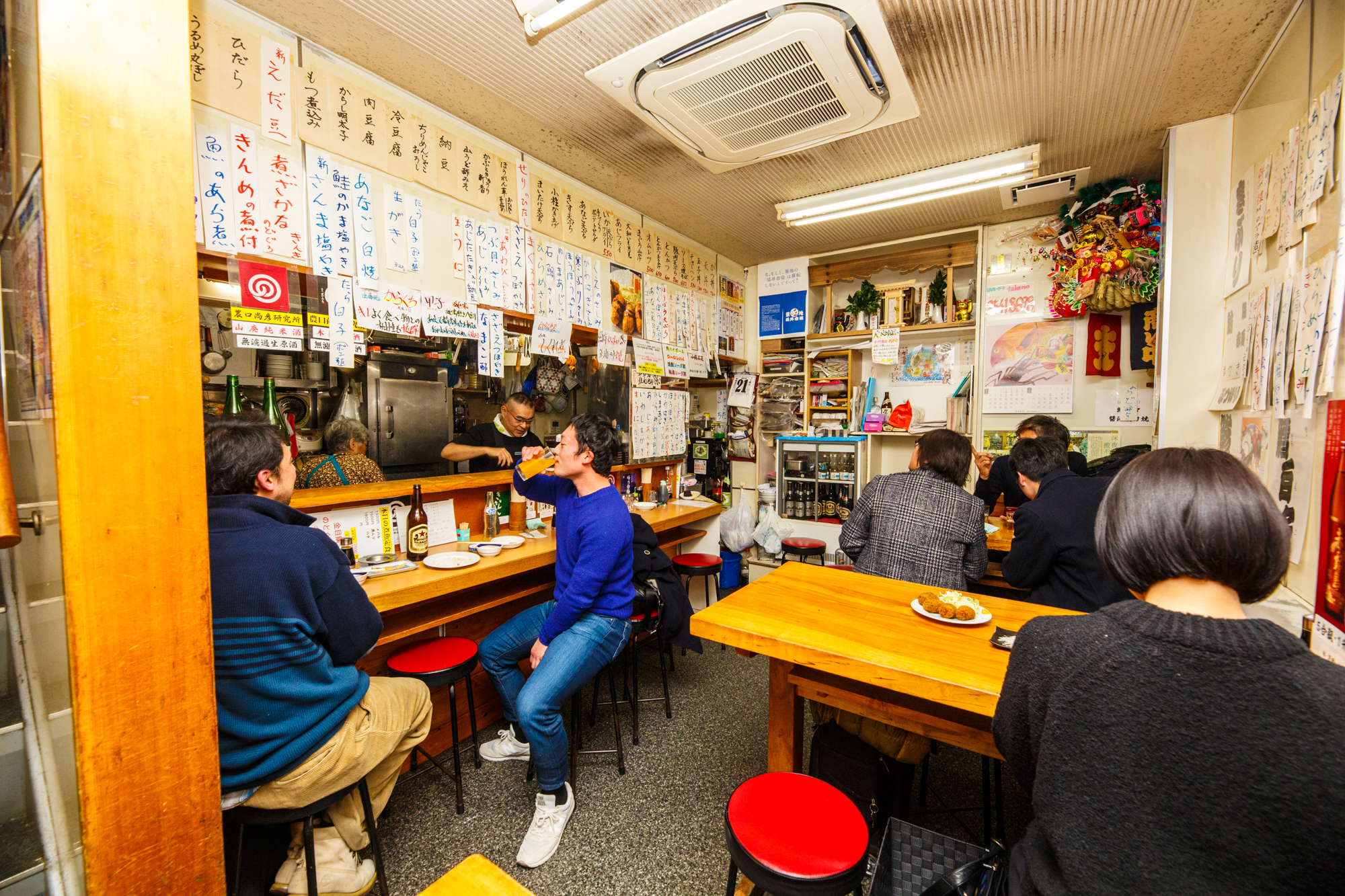 夜の築地ガイド 銀座で飲むなら築地へ 美味いものをリーズナブルに味わう賢い夜