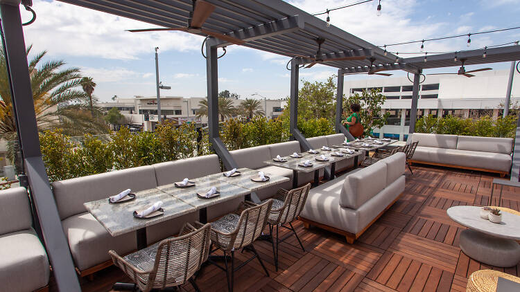 Granville Pasadena rooftop bar and restaurant