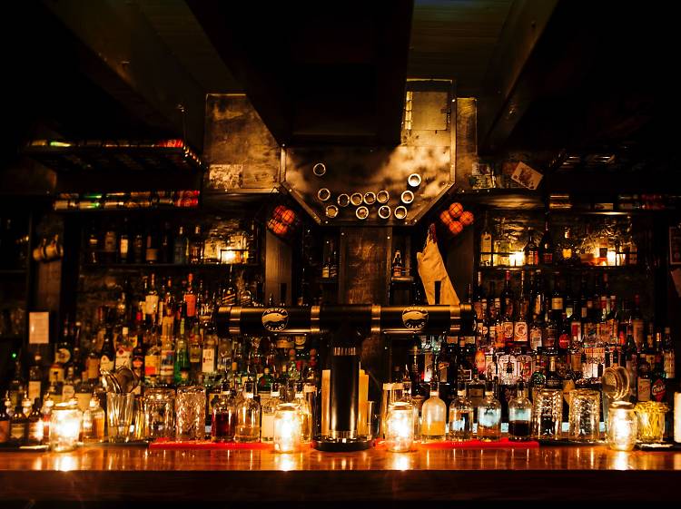 21 Best Mile End Bars in Montreal to Have a Drink at Tonight