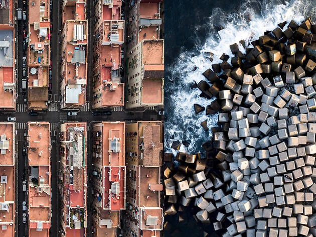 Un fotógrafo sobrevuela Barcelona y el resultado es de vértigo Un fotógrafo sobrevuela Barcelona y el resultado es de vértigo
