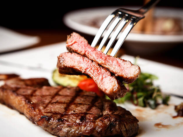 4- Comer en una parrilla 4- Comer en una parrilla