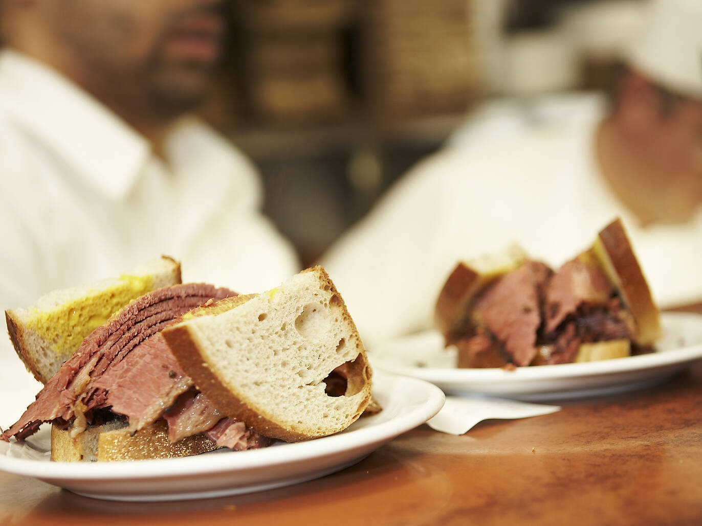 Le meilleur smoked meat à Montréal, des délis et cassecroûtes