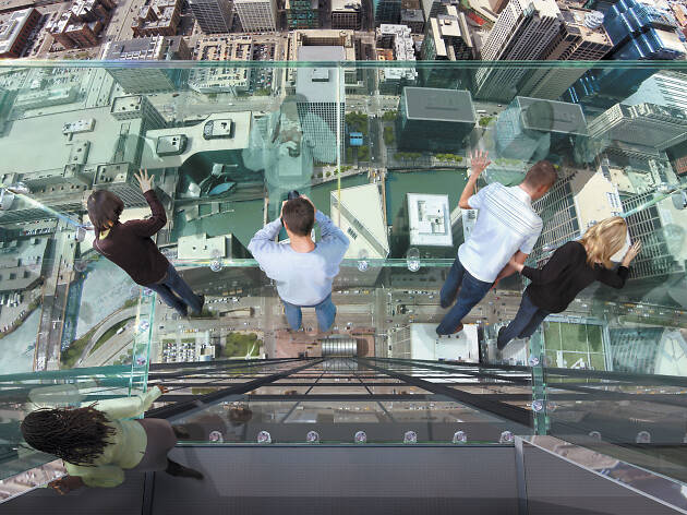 3. Sube a lo más del Willis Tower Skydeck 3. Sube a lo más del Willis Tower Skydeck