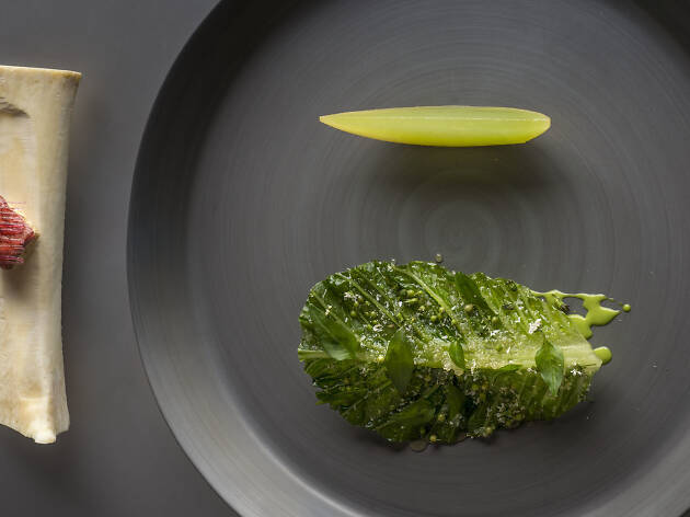7. Disfruta de una comida fascinante en Alinea 7. Disfruta de una comida fascinante en Alinea