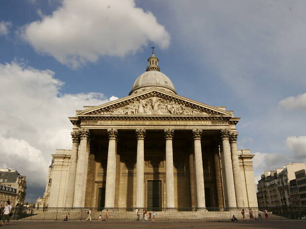 2. Recibe una lección de historia en Le Panthéon 2. Recibe una lección de historia en Le Panthéon