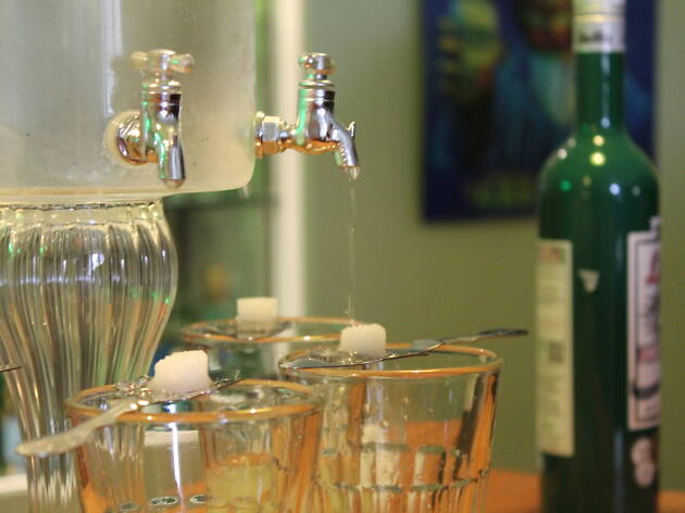 17. Rompe las reglas en el museo de l'Absinthe 17. Rompe las reglas en el museo de l'Absinthe