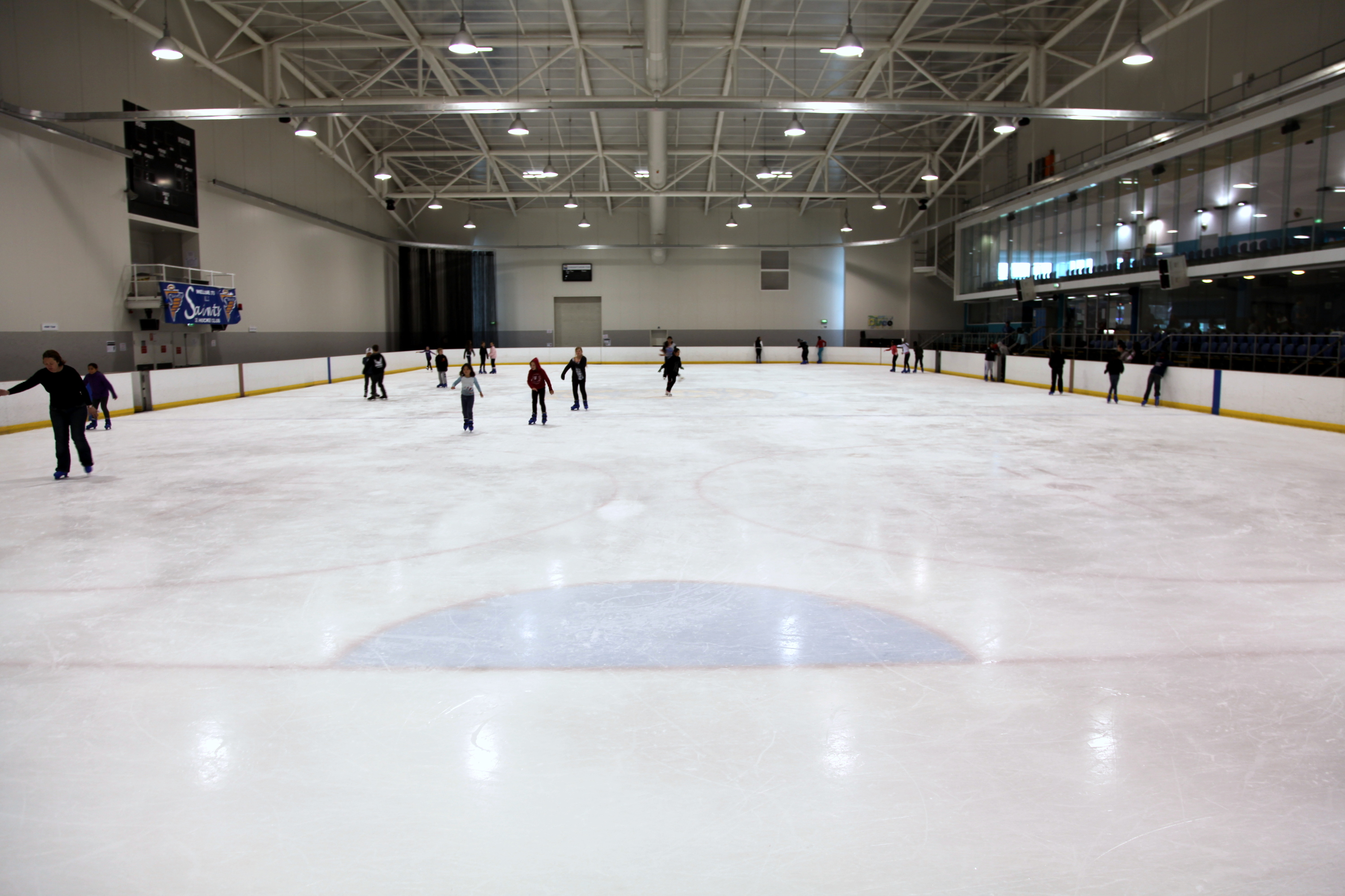 Каток теле. Каток айс ринк. Нижний Новгород Rink каток. Ринк каток. Каток на Коровинском шоссе.