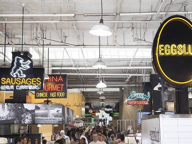 2. Come tacos y sándwiches de huevo en Grand Central Market 2. Come tacos y sándwiches de huevo en Grand Central Market