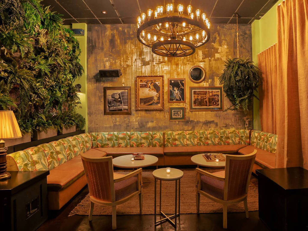 17 Best Wynwood Bars, From Wine Gardens to Rooftop Bars and More