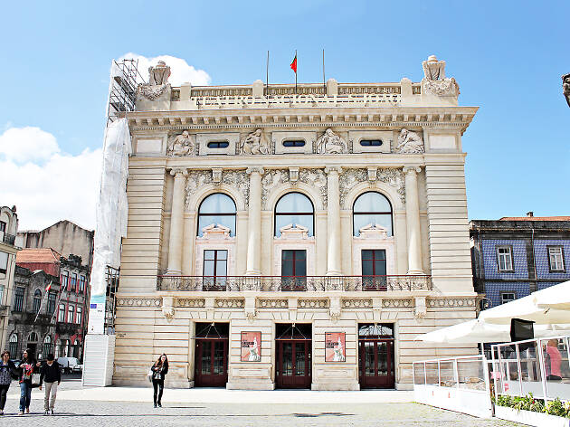 17. Compra una entrada para una obra en el Teatro Nacional São João 17. Compra una entrada para una obra en el Teatro Nacional São João