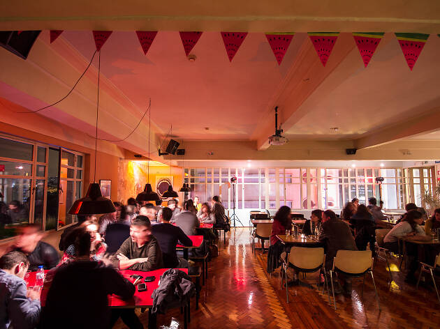 20. Conoce la noche alternativa de Oporto con Maus Hábitos 20. Conoce la noche alternativa de Oporto con Maus Hábitos