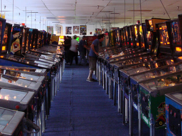 14. Pon a prueba tus habilidades en el pinball 14. Pon a prueba tus habilidades en el pinball