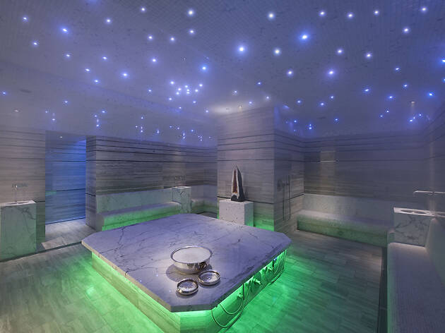 19. Disfruta del calor y el vapor en un spa 19. Disfruta del calor y el vapor en un spa