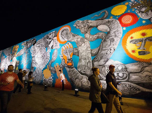 20. Explora una galería de arte al aire libre 20. Explora una galería de arte al aire libre