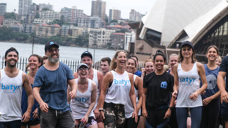 group of runners, fun run, opera house