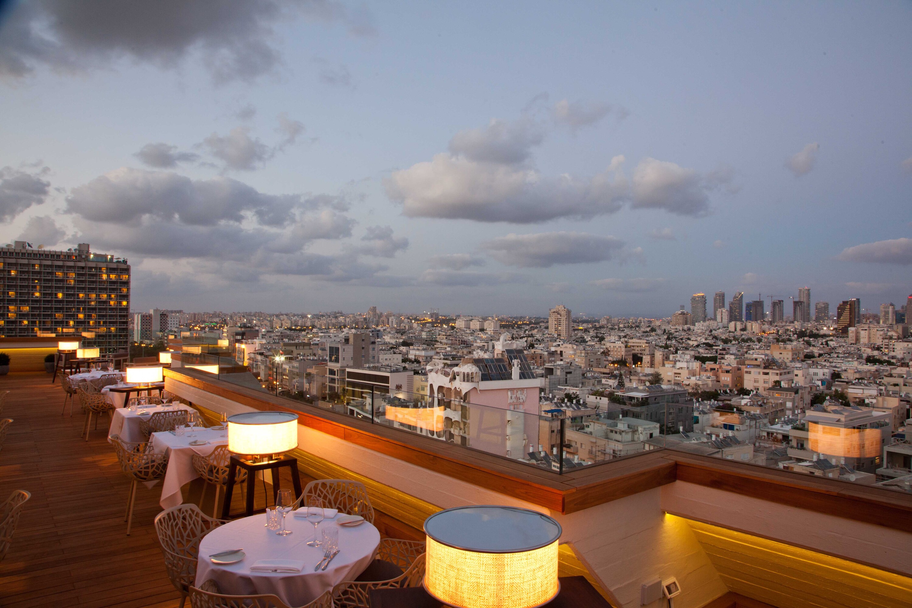 Rooftop bars in Tel Aviv with cocktails and a view